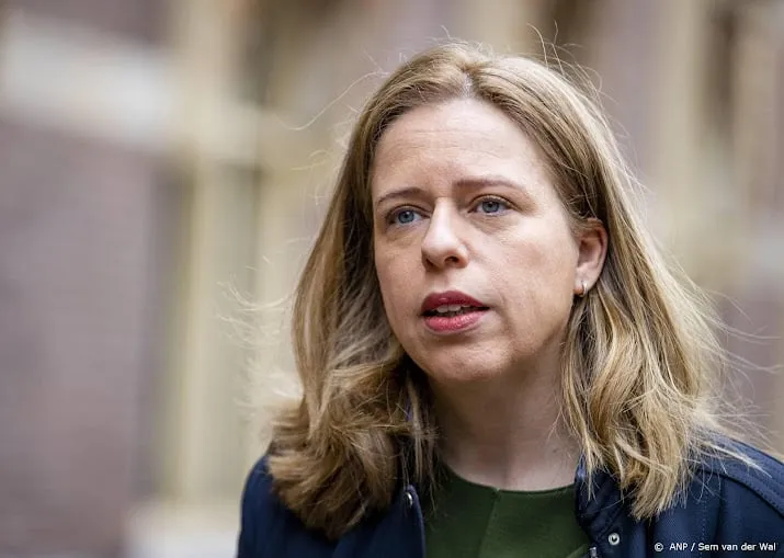 schouten met gemeenten in gesprek over steun voor minima