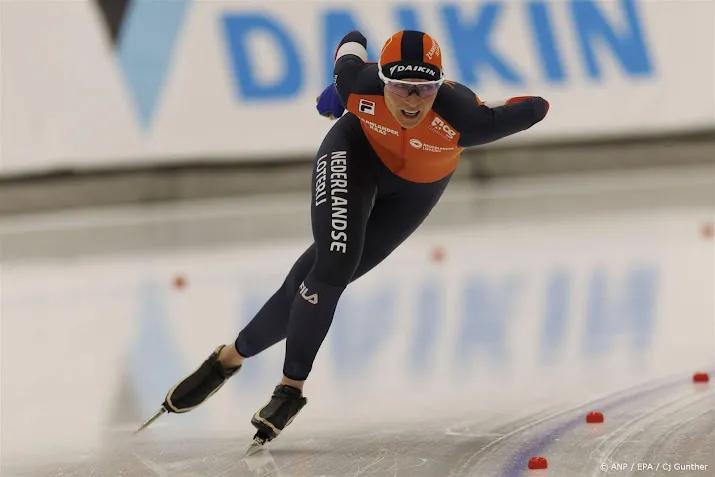 schouten schaatst in calgary naar eerste wereldtitel op 3000 meter