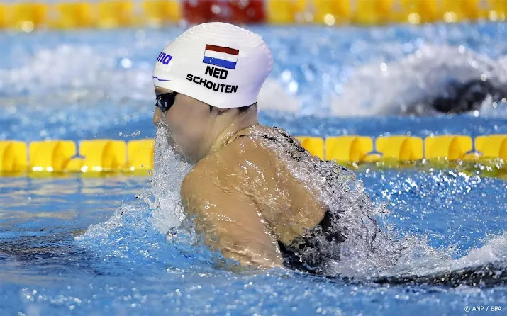 schouten zwemt naar goud op 200 meter school bij ek kortebaan