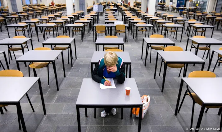 schrap tentamens en colleges tijdens staking