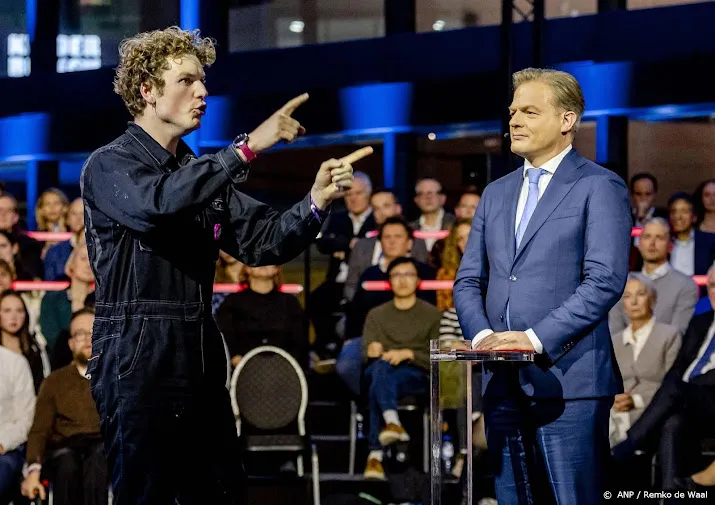schreeuwende lef lijsttrekker verstoort nos debat