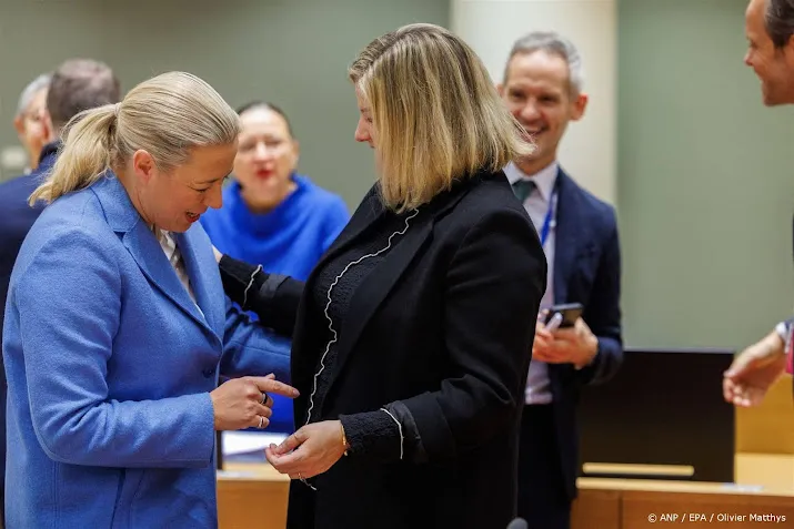 schreinemacher weer aan de slag als minister direct naar parijs