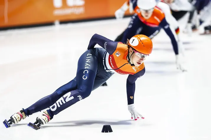 schulting en poutsma bereiken finale 500 meter velzeboer valt