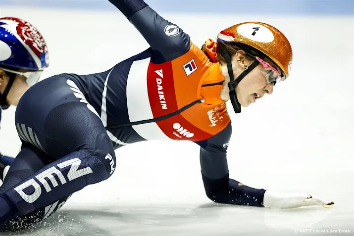 schulting geeft bij wk met blessure op in finale 1000 meter