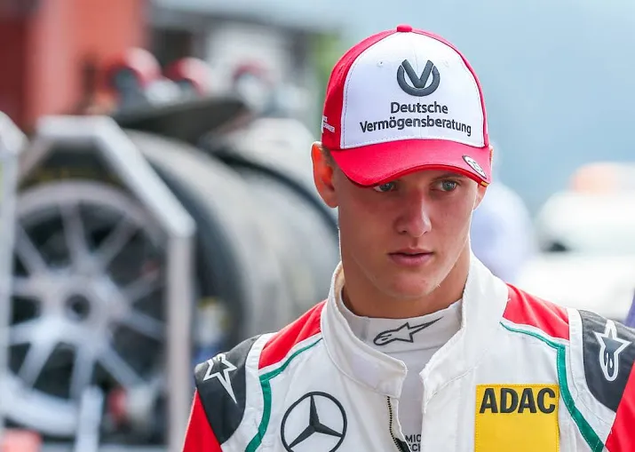 schumacher behaalt eerste zege in formule 3
