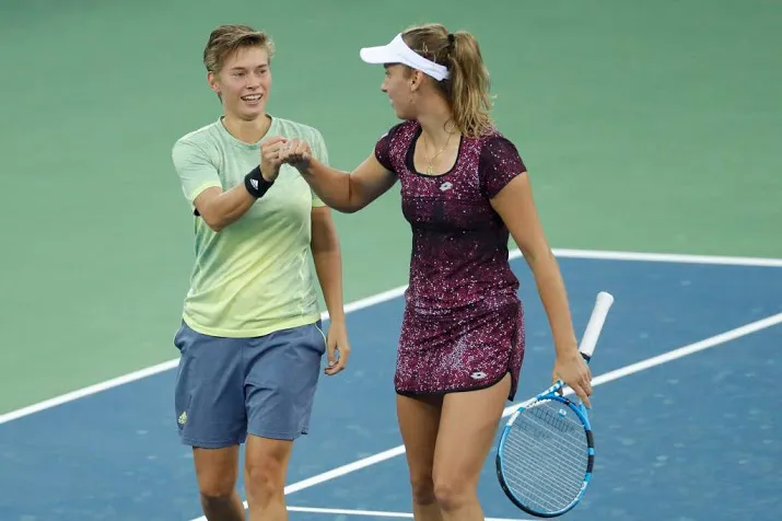 schuurs loot barty vandeweghe bij wta finals