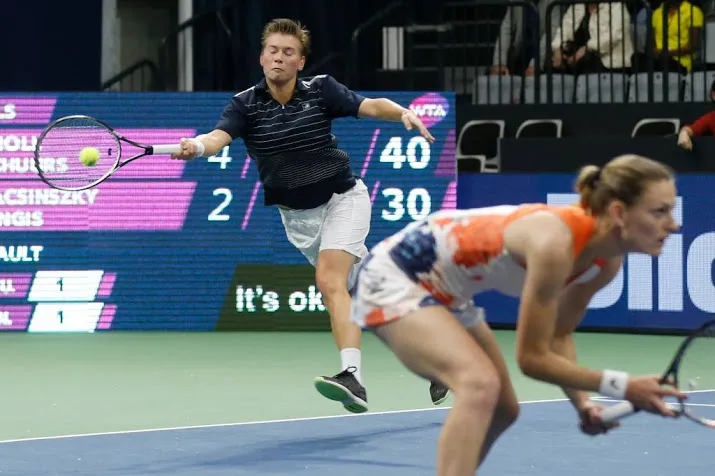 schuurs met mertens in halve finales miami