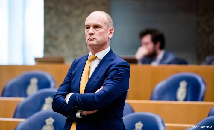 segers minister voorbarig over schiphol