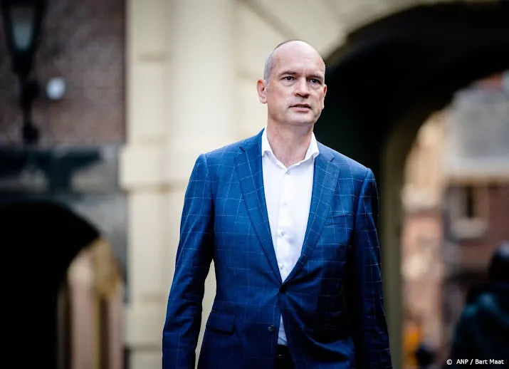segers vindt gang van zaken in formatie genant