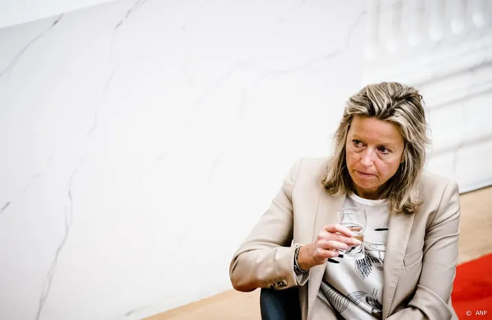 senaat geeft ollongren meer tijd om huurders tegemoet te komen