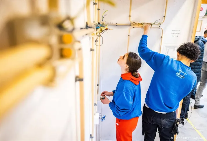 ser vraagt kamer door te gaan met arbeidsmarkt en klimaatplannen