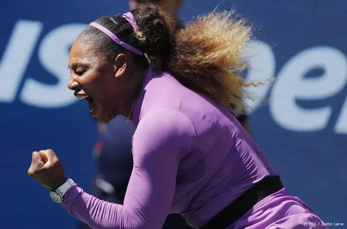 serena williams fluitend verder