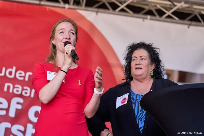 sgp cda cu en bbb willen het gezin in de grondwet opnemen
