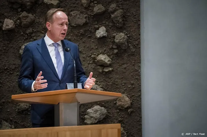 sgp kijkt met mildheid naar mondkapjesdeal maar wil openheid
