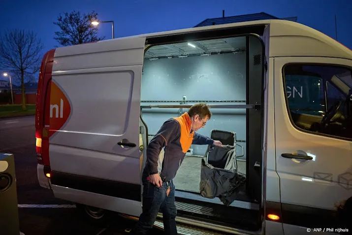 shell helpt aex licht herstellen postnl stijgt na cijfers
