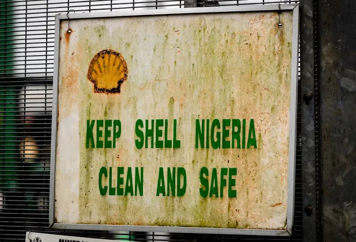 shell laks en traag bij olielekken nigeria