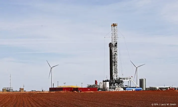 shell overweegt verkoop belang in grootste amerikaanse olieveld