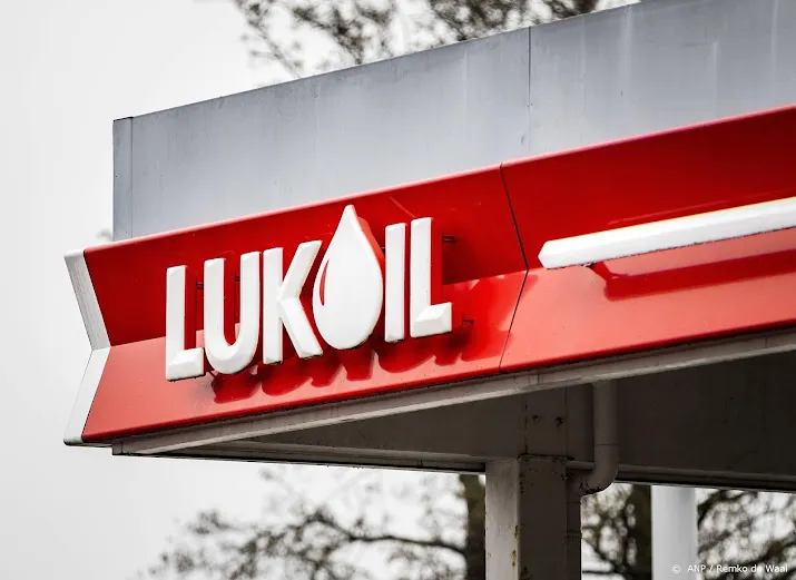 shell praat naar verluidt met lukoil over russische tankstations