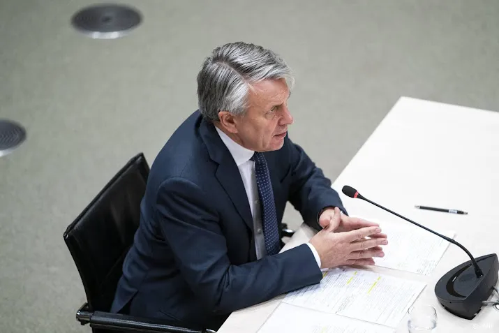shell topman krijgt na aftreden vergoeding van 14 miljoen pond