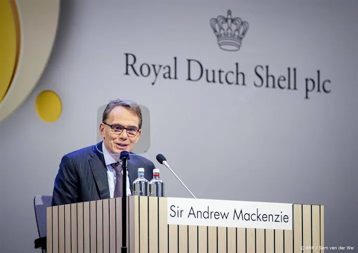 shell verdedigt op jaarvergadering opvoeren productie fossiel lng