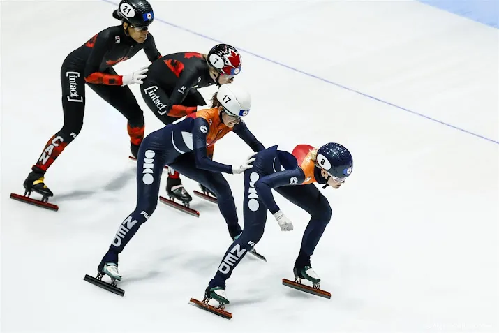 shorttrackers op gemengde aflossing naar halve finale wk