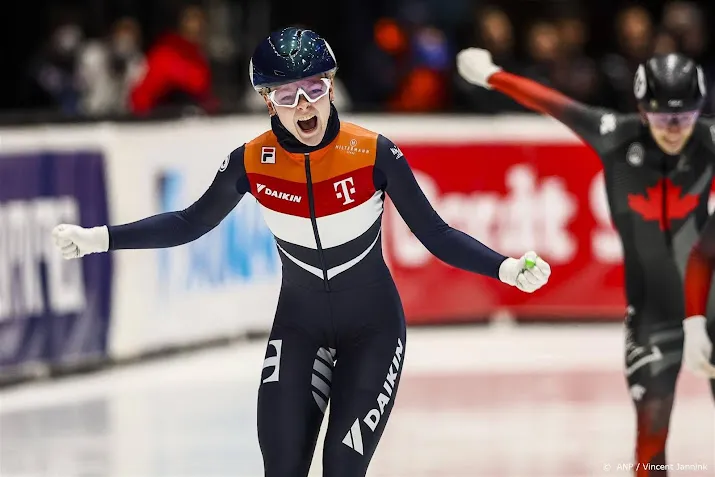 shorttrackster velzeboer wint in dordrecht 500 meter