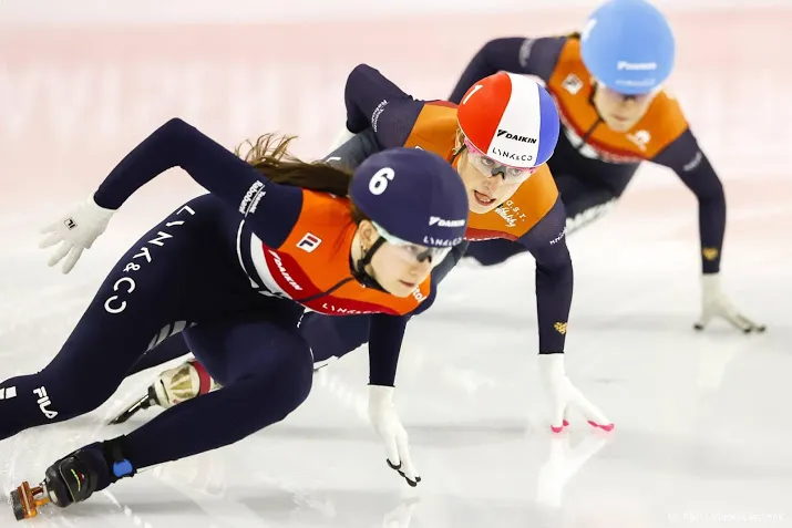 shorttracksters bereiken bij wk finale op aflossing