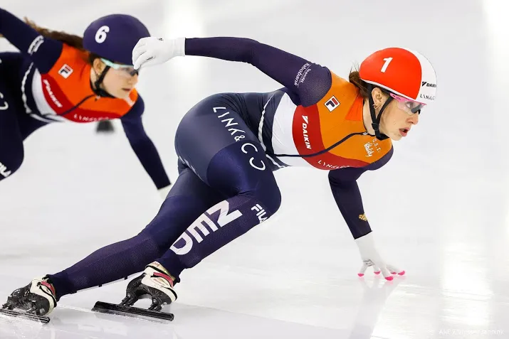 shorttracksters op ek na val schulting tweede op aflossing