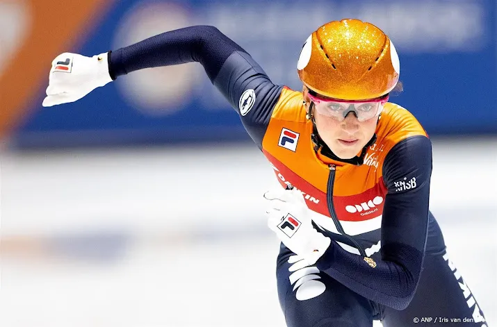 shorttracksters velzeboer en schulting jagen in ahoy op wk goud