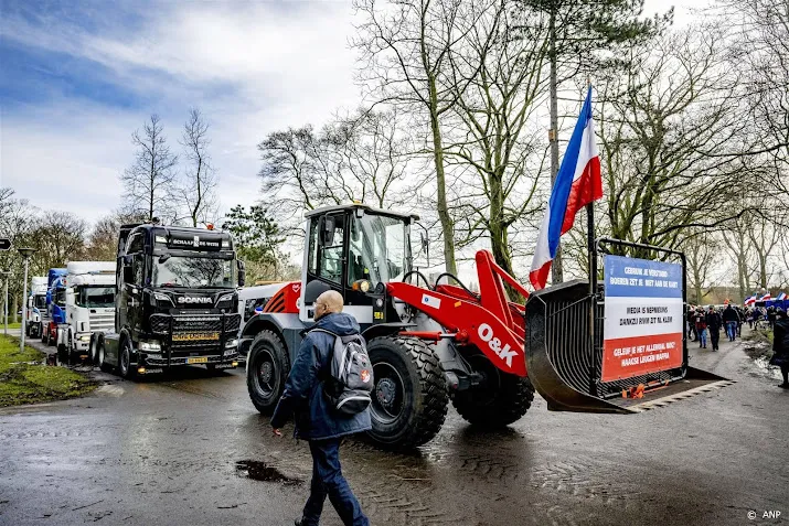 shovelboer die door afzetting reed bij protest voor de rechter