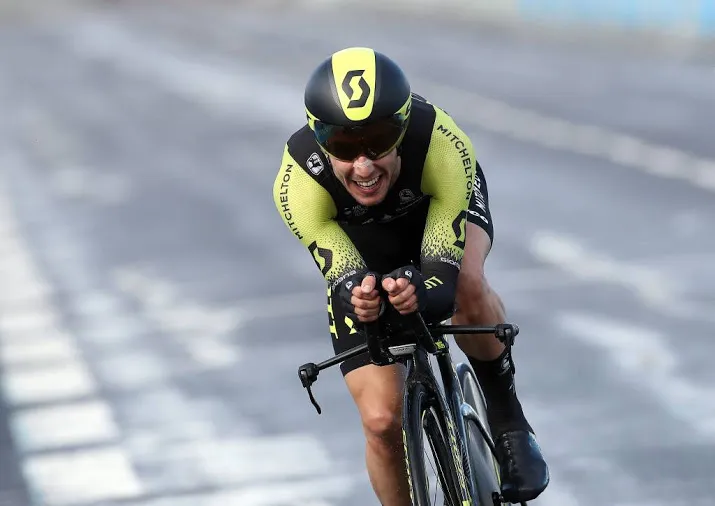 simon yates grijpt macht in parijs nice