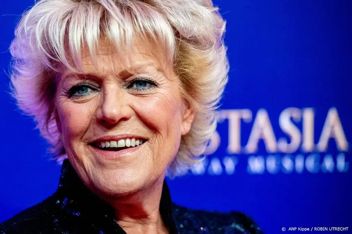 simone kleinsma en hans van manen in eerbetoon aan theaters