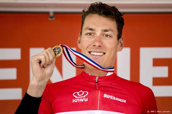 sinkeldam met wielerploeg alpecin deceuninck naar giro