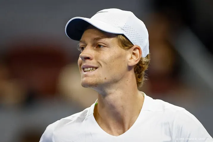 sinner klopt medvedev in finale beijing in twee tiebreaks