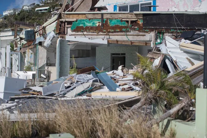sint maarten staat stil bij orkaanramp