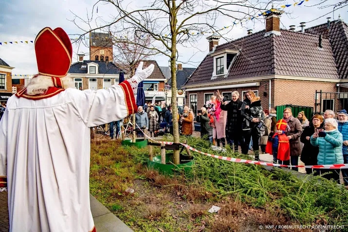 sinterklaas komt dit jaar aan in fictieve dorp zwalk