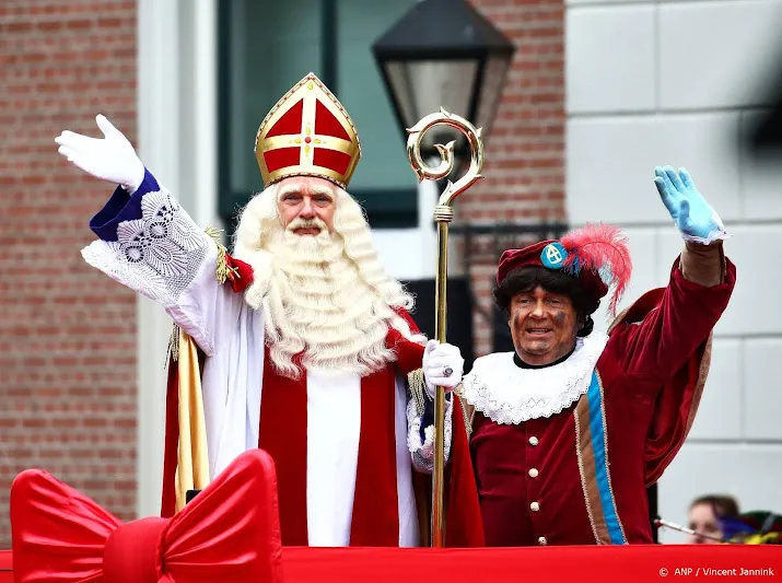 sinterklaas komt in het land actie tegen zwarte piet in westzaan