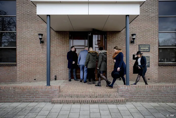 sionkerk urk verdeelt kerkgangers over diensten in paasweekend