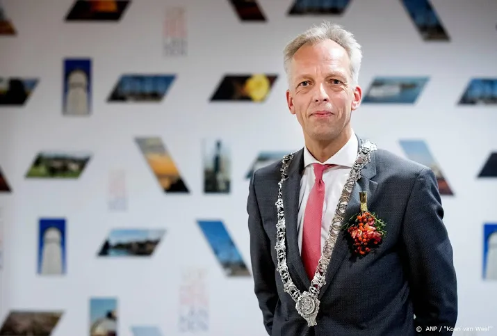 sjors frohlich geinstalleerd als burgemeester