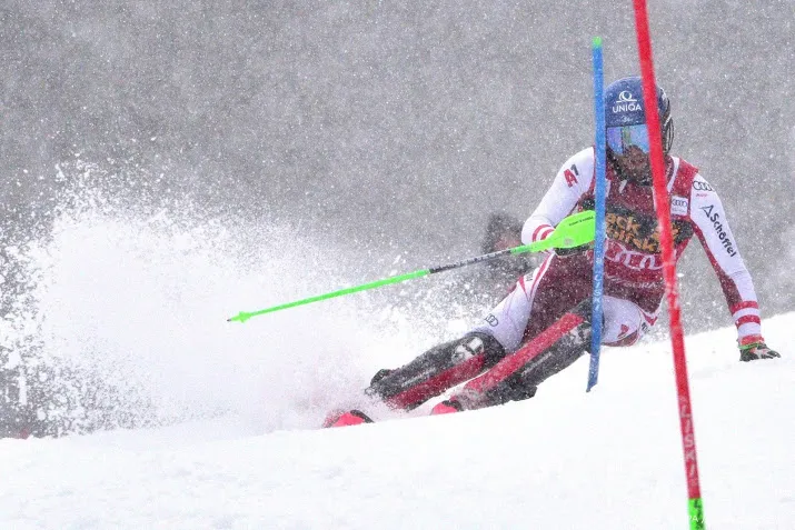 skier schwarz winnaar wereldbeker slalom