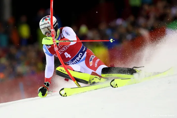 skier yule wint wereldbekerwedstrijd op slalom