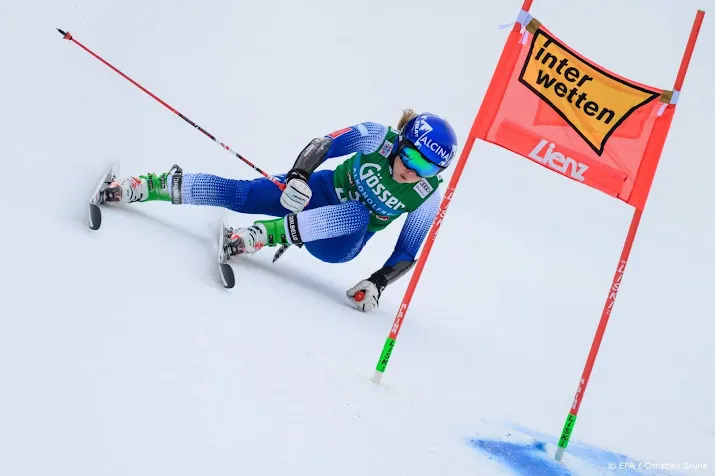skiester jelinkova mist poortje en is klaar op reuzenslalom
