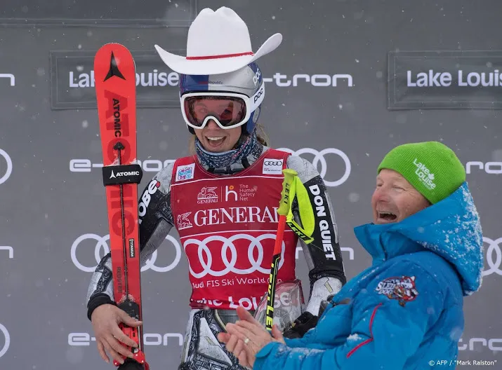 skiester ledecka herhaalt stunt in lake louise