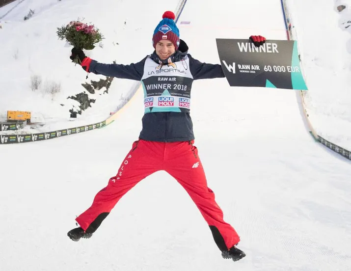 skispringer stoch wint ook de wereldbeker