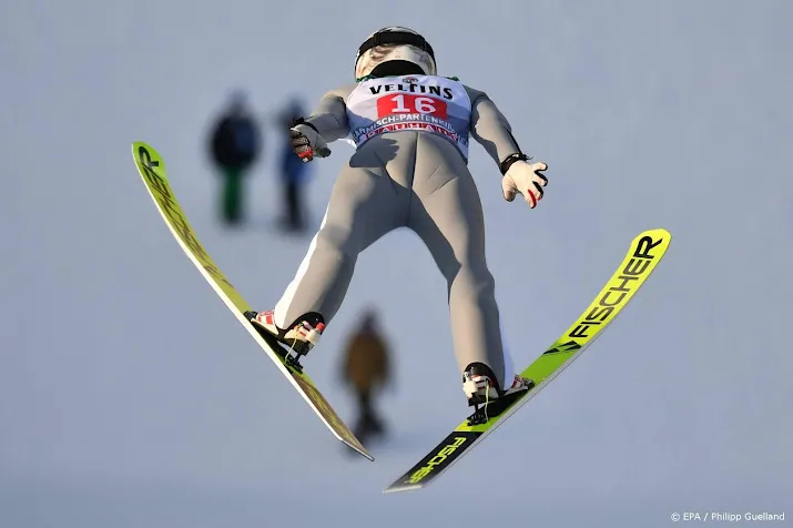 skispringers in vierschansentournee zonder publiek