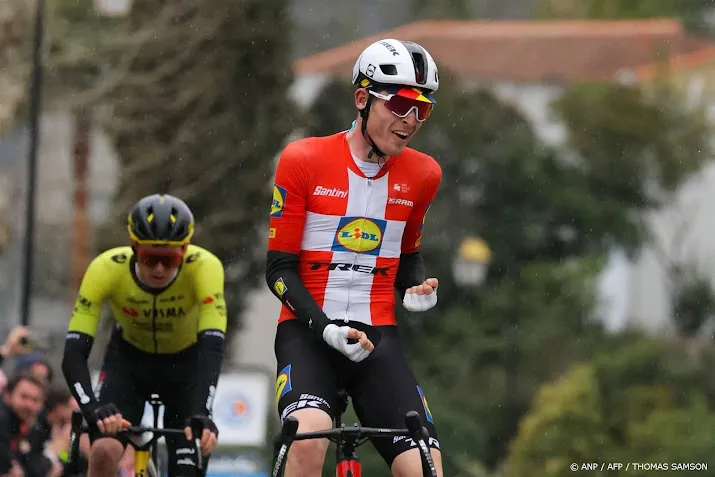 skjelmose wint zesde etappe in parijs nice mcnulty nieuwe leider