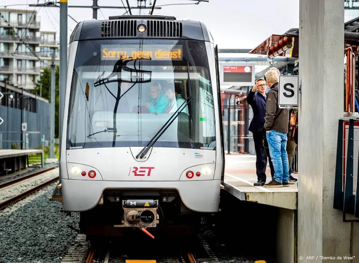 slapende man met vuurwapen aangehouden in metro