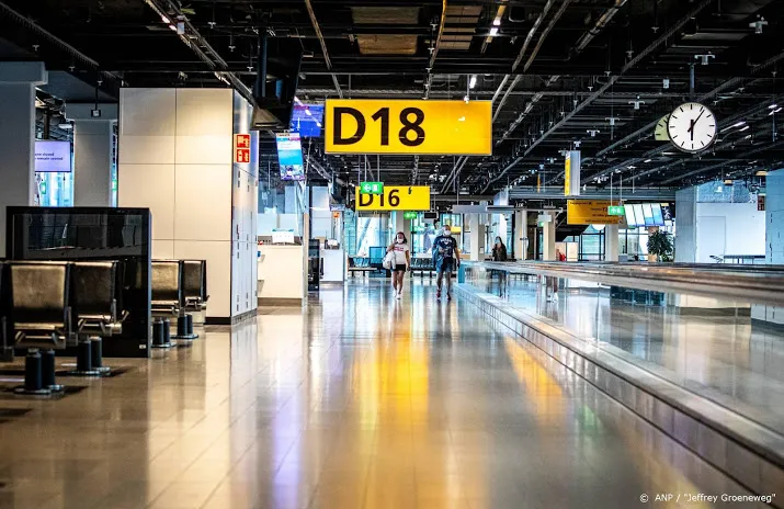 slechts fractie van normale stroom luchtvaartpassagiers in mei