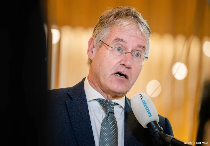 slob benadrukt kabinet wil scholen openhouden rond kerstvakantie