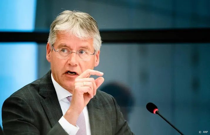 slob wil niet dat scholen eindcijfers van leerlingen opplussen